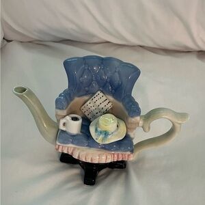 Unique Vintage Blue and Cream‎ Teapot